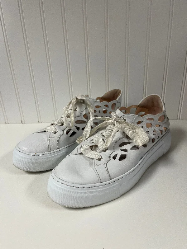 Shoes Sneakers By Agl In White, Size: Change 14p